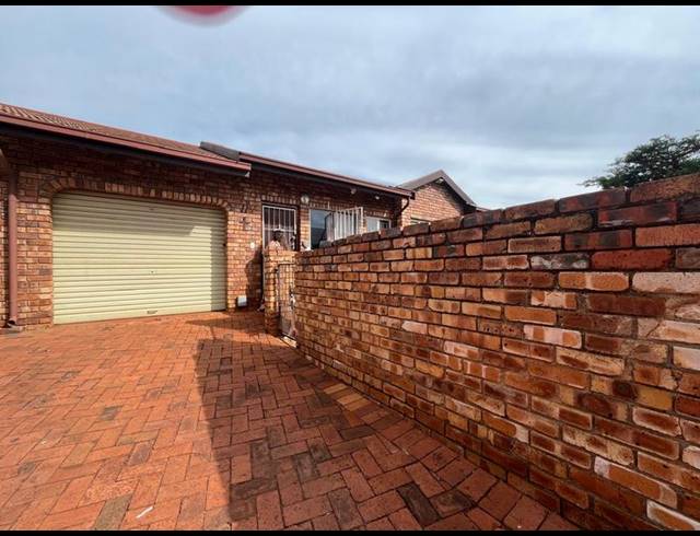 3 BEDROOM PROPERTY TO RENT IN BIRCHLEIGH NORTH